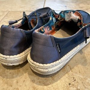 Women’s Hey dudes!